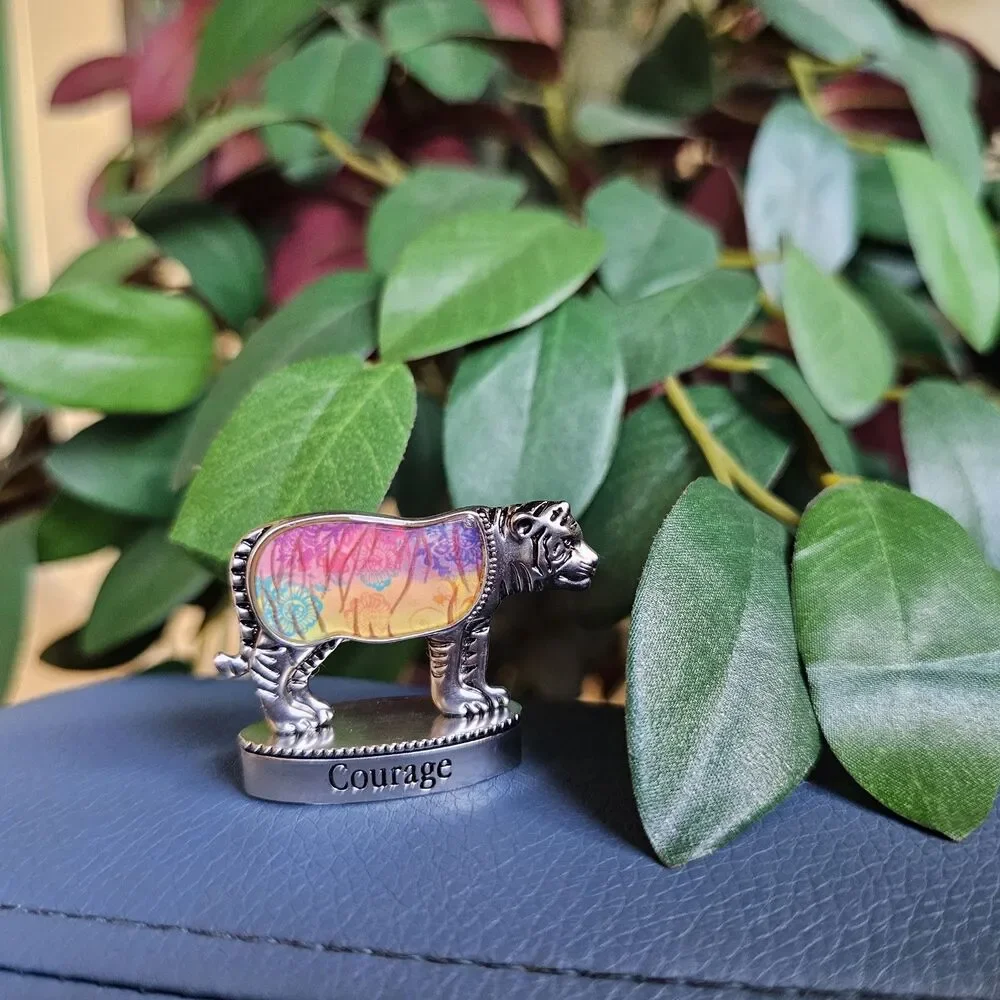 Busch Gardens Lion COURAGE Small figurine NWT